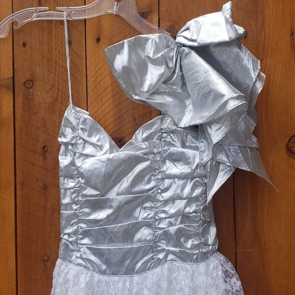 Gunne Sax One Shoulder Special Occassion Formal White Silver Lace Dress 5 - Picture 3 of 11